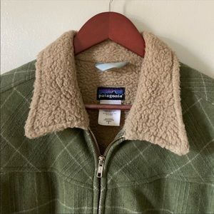 Patagonia Women’s olive green plaid jacket with shearling lining